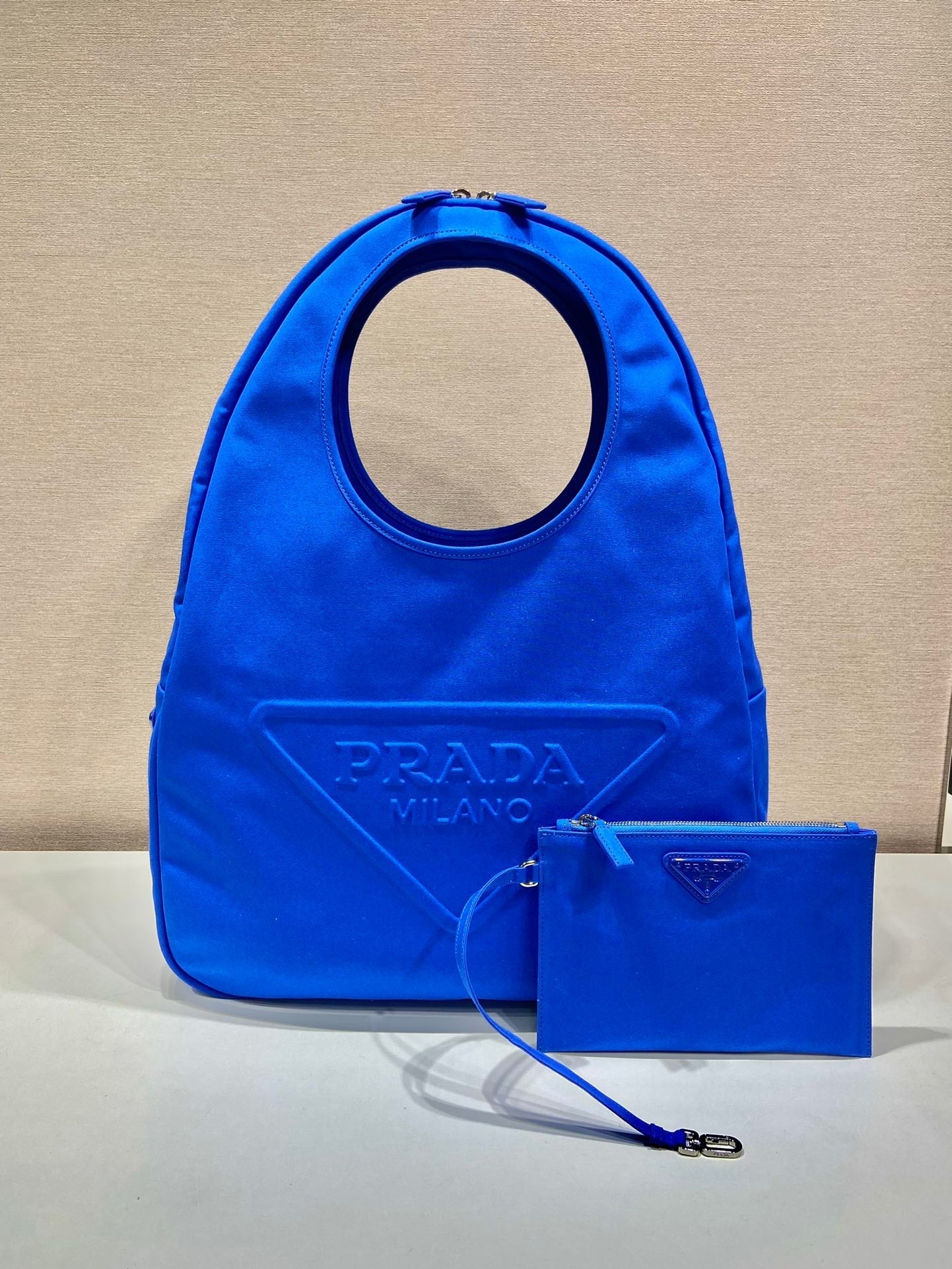 Pronta Entrega – Bolsa Modelo Prada Men Canvas Hobo Bag com Logotipo em Relevo na Frente-Azul