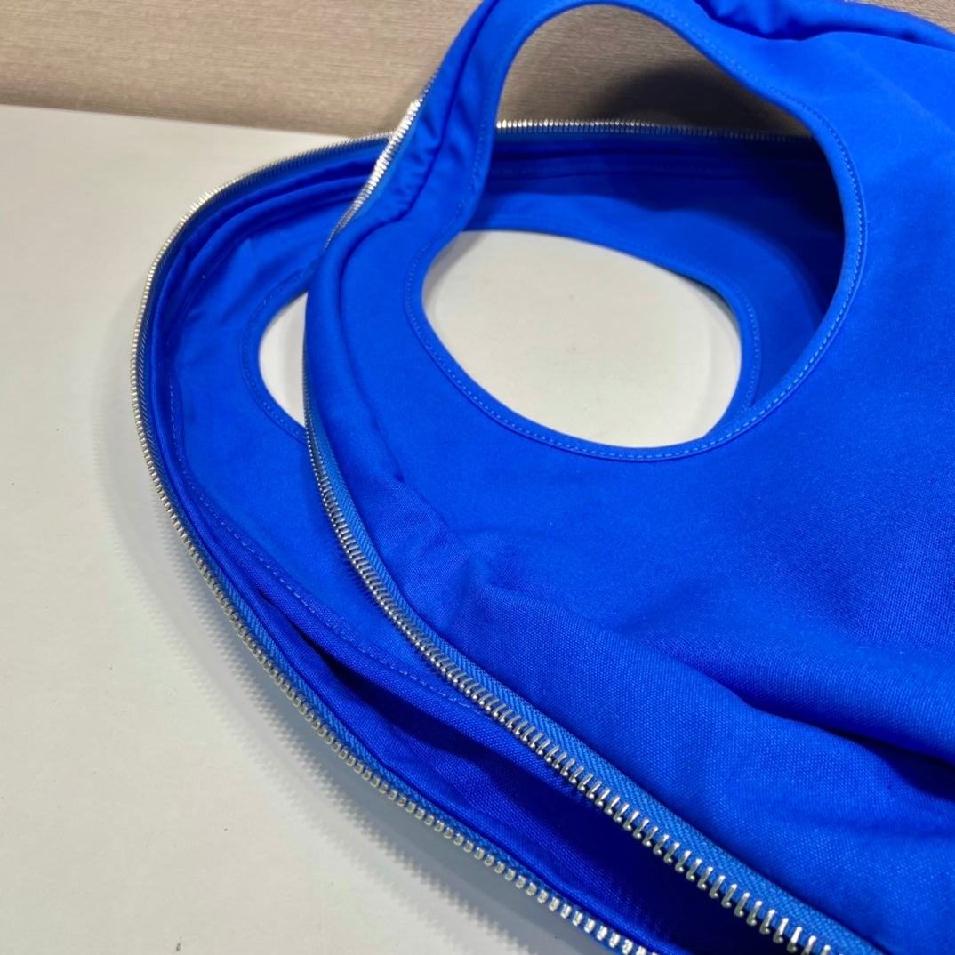 Pronta Entrega – Bolsa Modelo Prada Men Canvas Hobo Bag com Logotipo em Relevo na Frente-Azul
