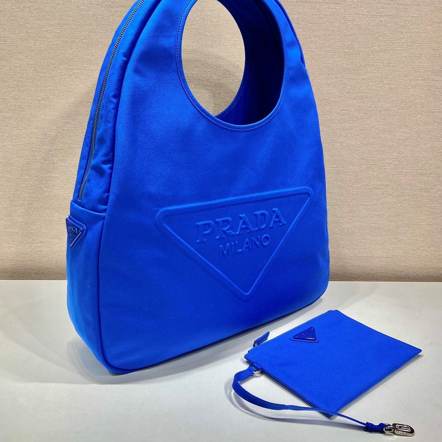 Pronta Entrega – Bolsa Modelo Prada Men Canvas Hobo Bag com Logotipo em Relevo na Frente-Azul