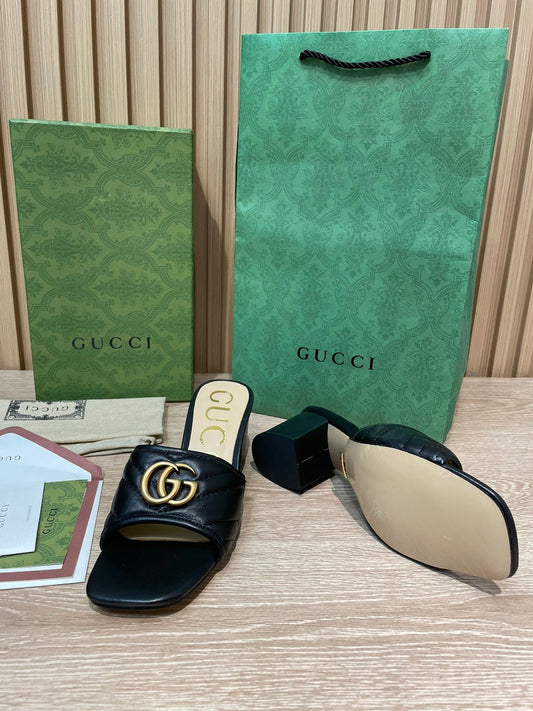 Pronta Entrega – Slide Modelo Gucci Matelassê com Placa de Logo