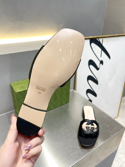 Pronta Entrega – Sandália Modelo Gucci de Couro com Logo Vazado