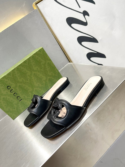 Pronta Entrega – Sandália Modelo Gucci de Couro com Logo Vazado