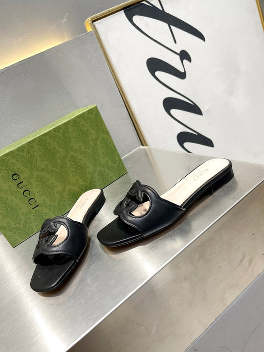 Pronta Entrega – Sandália Modelo Gucci de Couro com Logo Vazado
