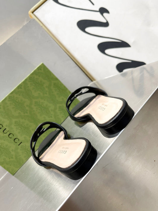 Pronta Entrega – Sandália Modelo Gucci de Couro com Logo Vazado