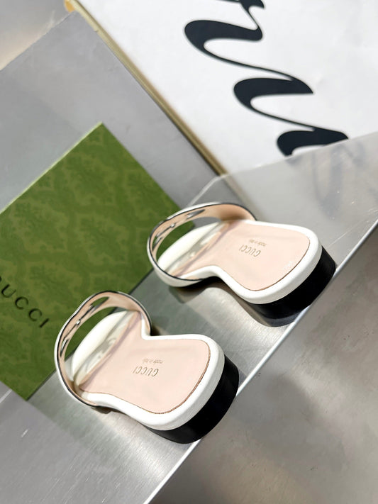 Pronta Entrega – Sandália Modelo Gucci de Couro com Logo Vazado