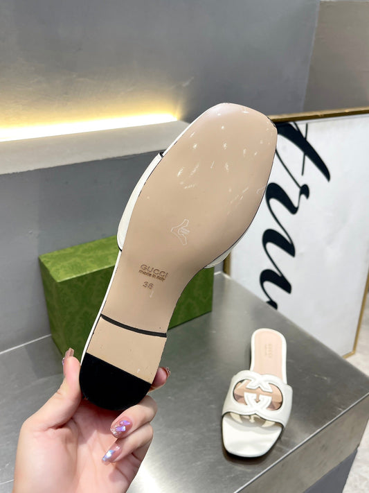 Pronta Entrega – Sandália Modelo Gucci de Couro com Logo Vazado
