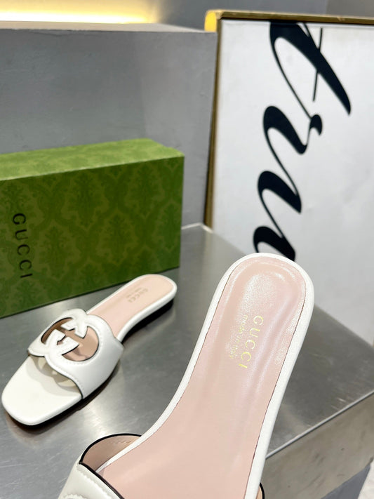 Pronta Entrega – Sandália Modelo Gucci de Couro com Logo Vazado