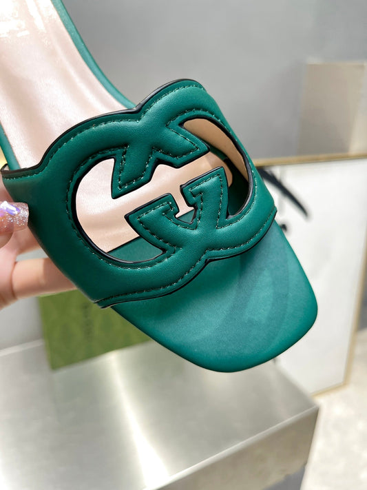 Pronta Entrega – Sandália Modelo Gucci de Couro com Logo Vazado