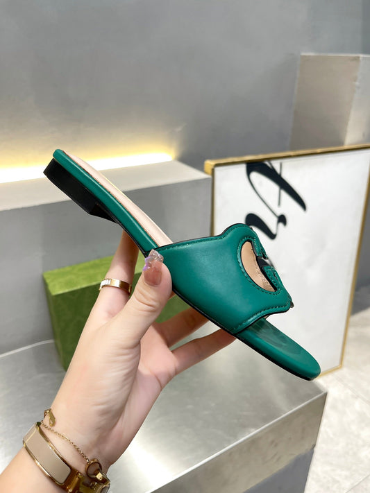 Pronta Entrega – Sandália Modelo Gucci de Couro com Logo Vazado