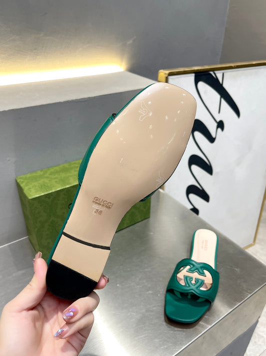 Pronta Entrega – Sandália Modelo Gucci de Couro com Logo Vazado