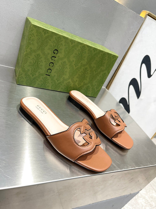 Pronta Entrega – Sandália Modelo Gucci de Couro com Logo Vazado