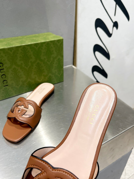 Pronta Entrega – Sandália Modelo Gucci de Couro com Logo Vazado
