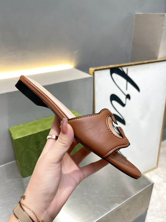 Pronta Entrega – Sandália Modelo Gucci de Couro com Logo Vazado