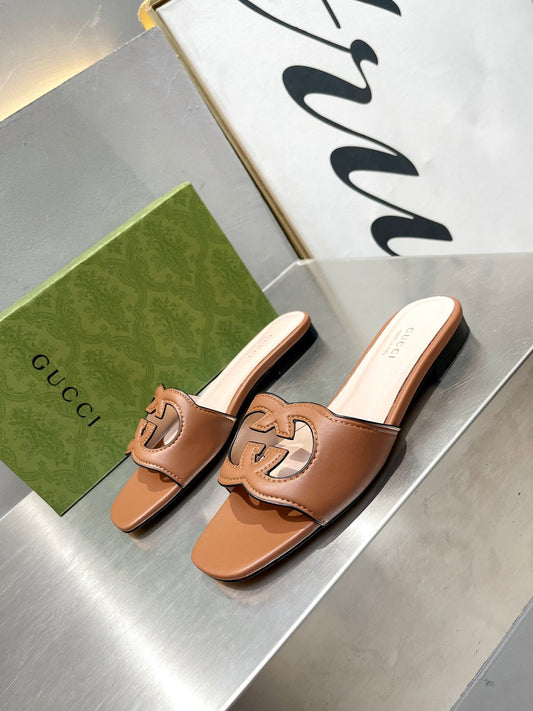 Pronta Entrega – Sandália Modelo Gucci de Couro com Logo Vazado