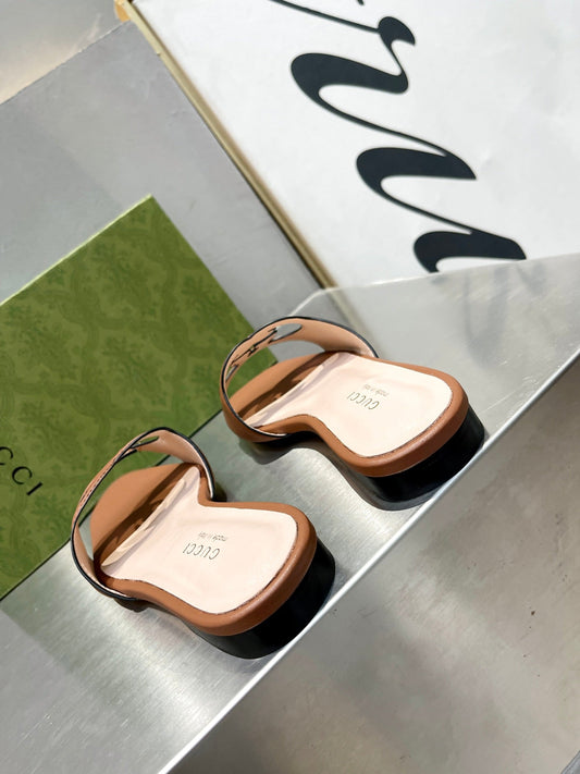 Pronta Entrega – Sandália Modelo Gucci de Couro com Logo Vazado