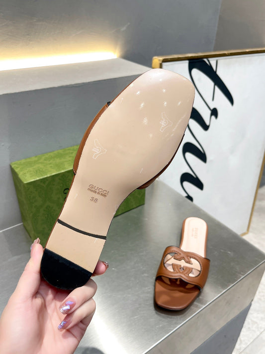 Pronta Entrega – Sandália Modelo Gucci de Couro com Logo Vazado