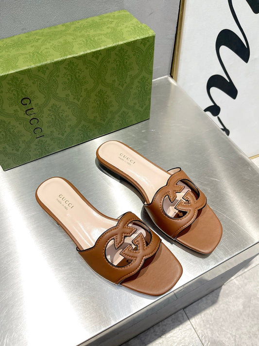 Pronta Entrega – Sandália Modelo Gucci de Couro com Logo Vazado