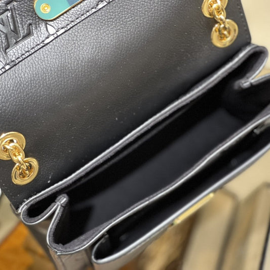 Pronta Entrega – PRONTA-ENTREGA – Bolsa Modelo Louis Vuitton Vavins