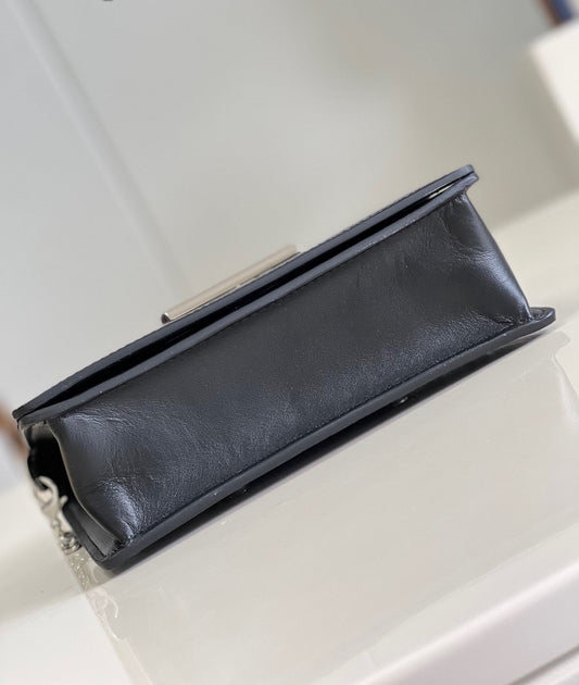 Pronta Entrega – Bolsa Louis Vuitton Twist Belt Chain Pouch