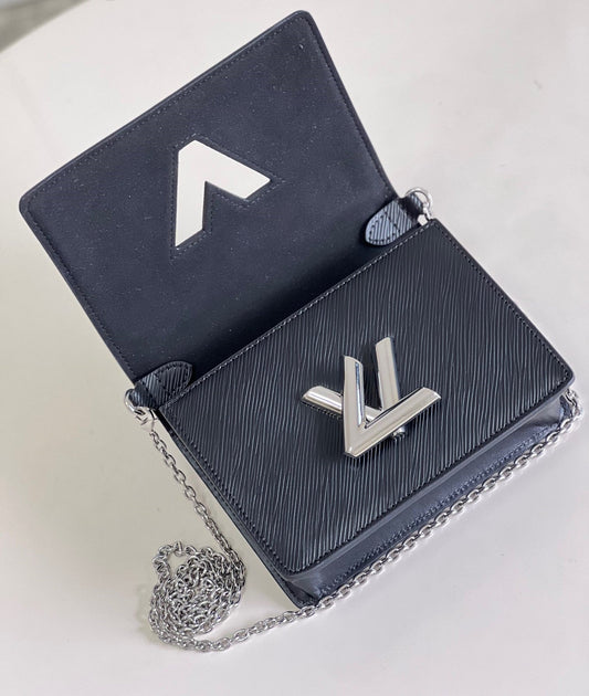 Pronta Entrega – Bolsa Louis Vuitton Twist Belt Chain Pouch