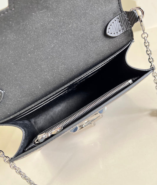 Pronta Entrega – Bolsa Louis Vuitton Twist Belt Chain Pouch