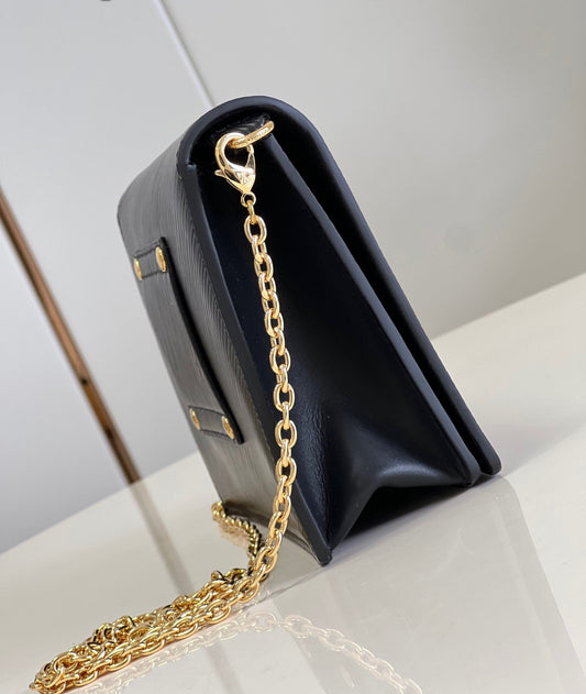 Pronta Entrega – Bolsa Louis Vuitton Twist Belt Chain Pouch
