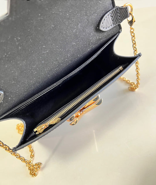 Pronta Entrega – Bolsa Louis Vuitton Twist Belt Chain Pouch