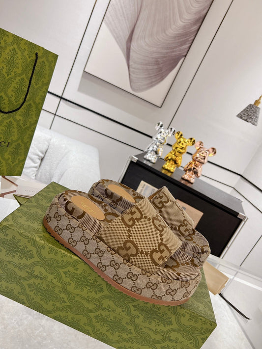 Pronta Entrega – Sandália Gucci Angelina com Plataforma