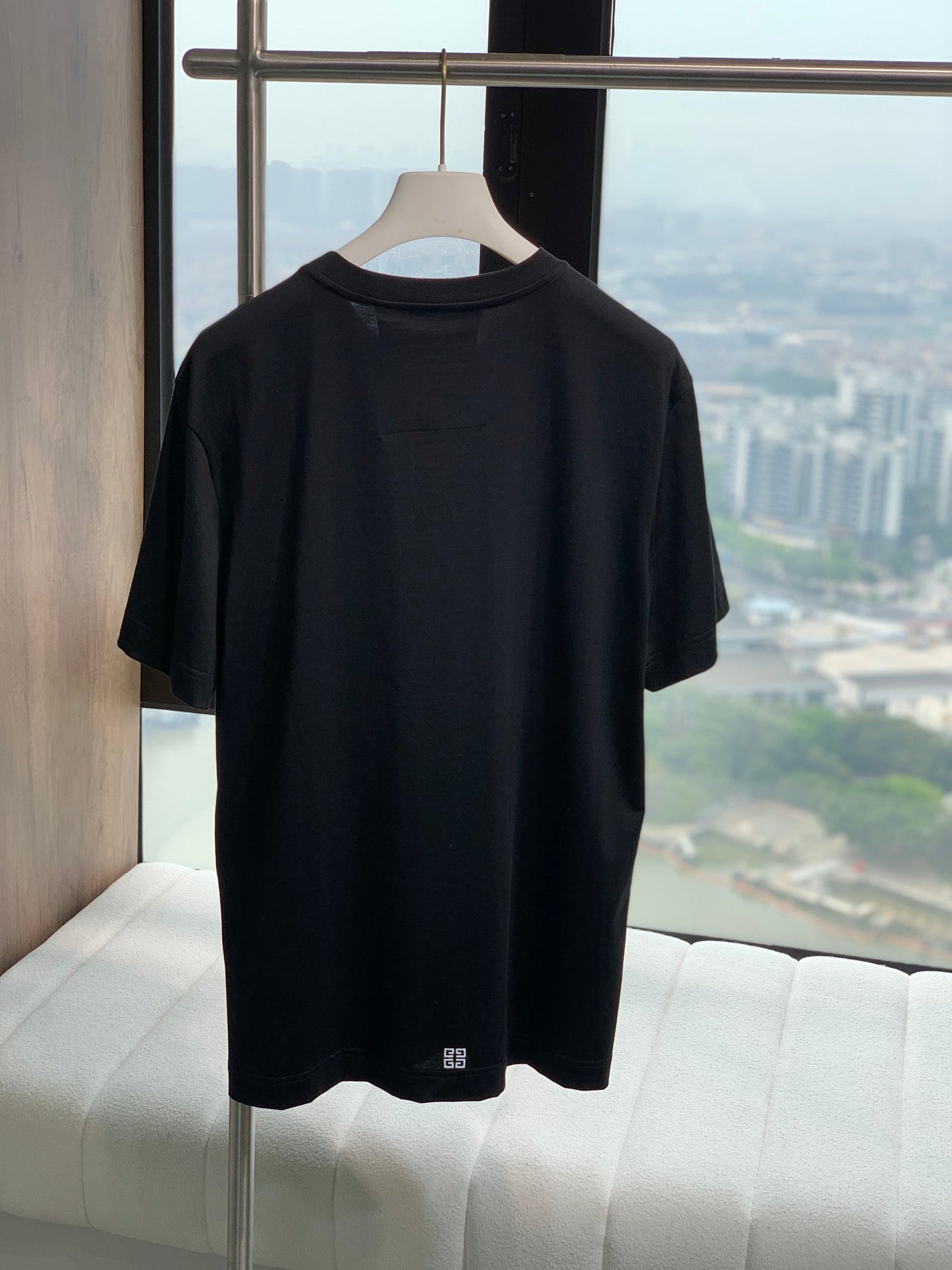 Pronta Entrega – Camiseta Modelo Givenchy College