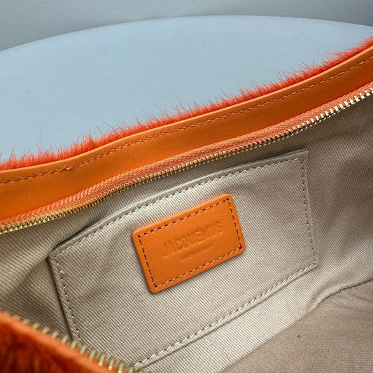 Pronta Entrega – Bolsa Modelo Jacquemus Le Bisou