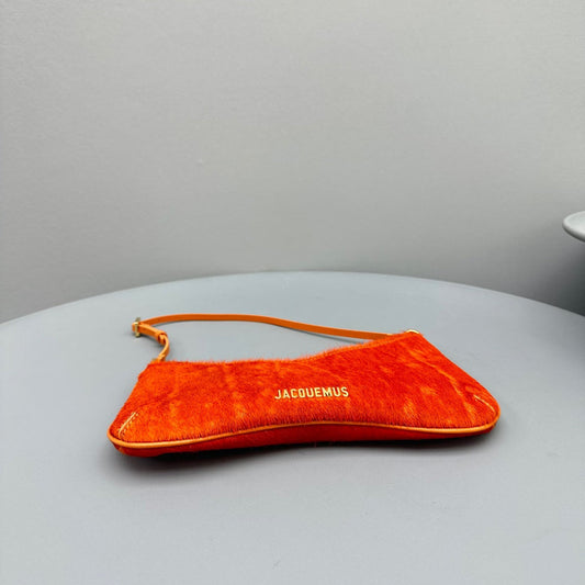 Pronta Entrega – Bolsa Modelo Jacquemus Le Bisou
