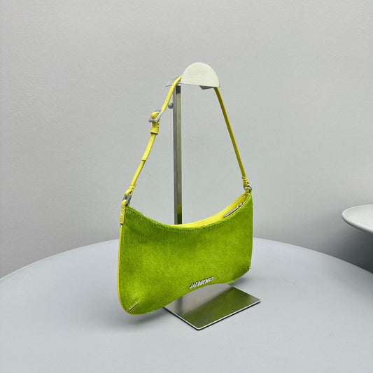 Pronta Entrega – Bolsa Modelo Jacquemus Le Bisou