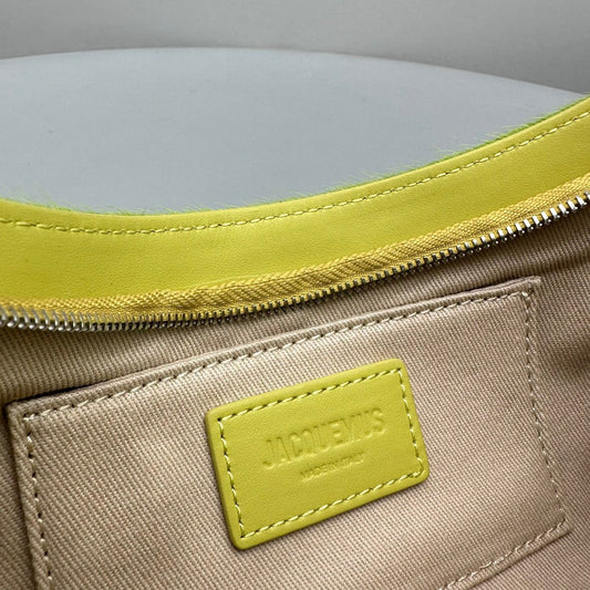 Pronta Entrega – Bolsa Modelo Jacquemus Le Bisou