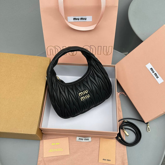 Pronta Entrega – Bolsa Miu Miu Hobo Wander Mini em Napa Matelassê