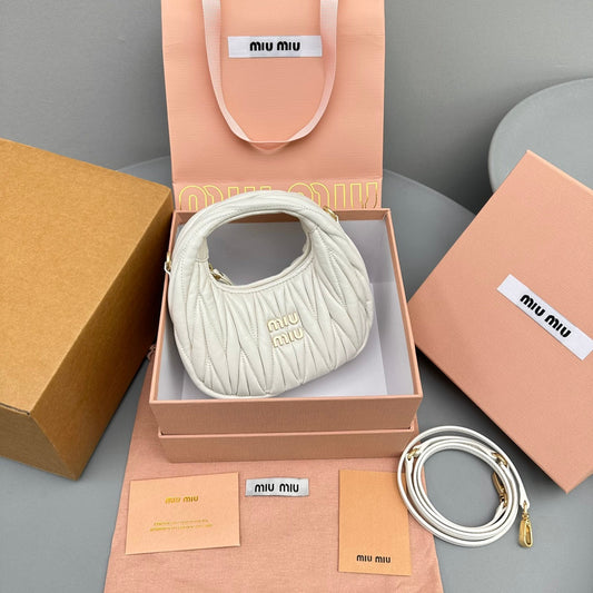 Pronta Entrega – Bolsa Miu Miu Hobo Wander Mini em Napa Matelassê
