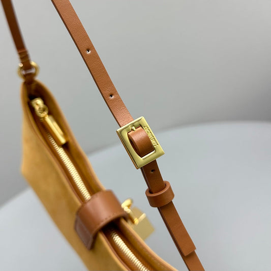 Pronta Entrega – Bolsa Modelo Jacquemus Le Bisou Cadenas de Camurça