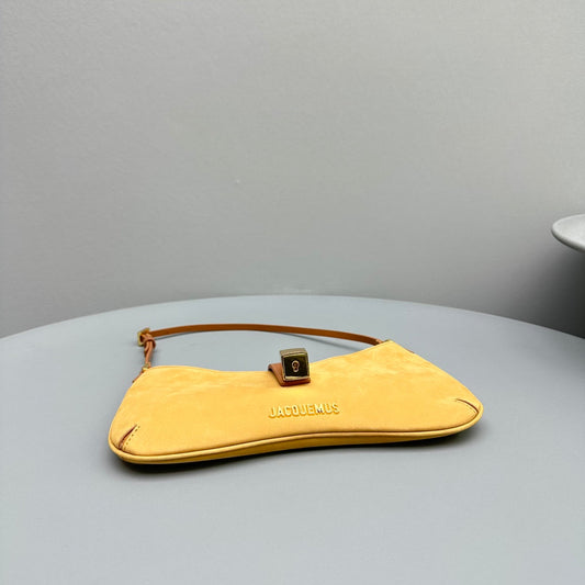 Pronta Entrega – Bolsa Modelo Jacquemus Le Bisou Cadenas de Camurça