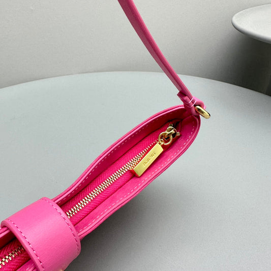 Pronta Entrega – Bolsa Modelo Jacquemus Le Bisou Cadenas de Camurça