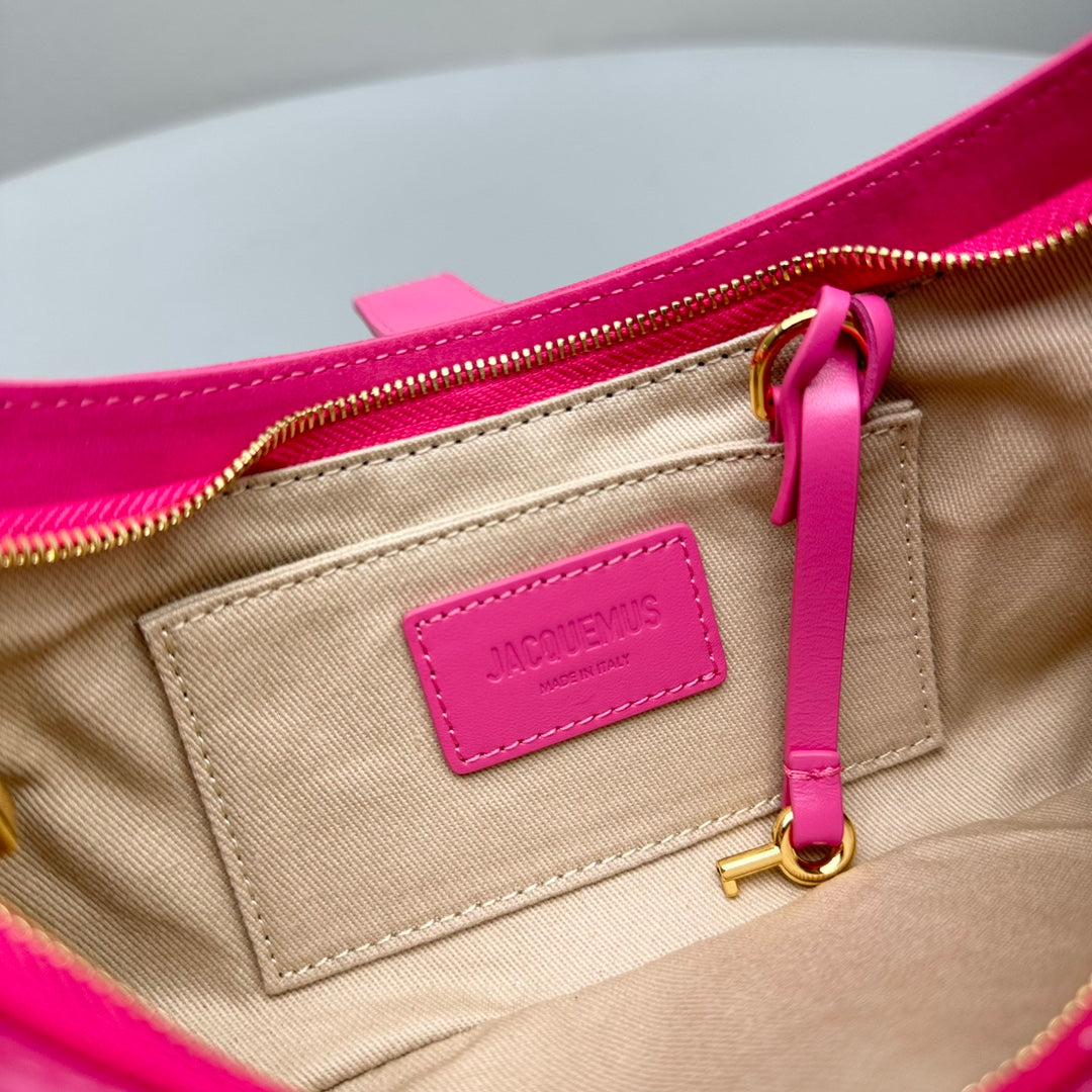 Pronta Entrega – Bolsa Modelo Jacquemus Le Bisou Cadenas de Camurça
