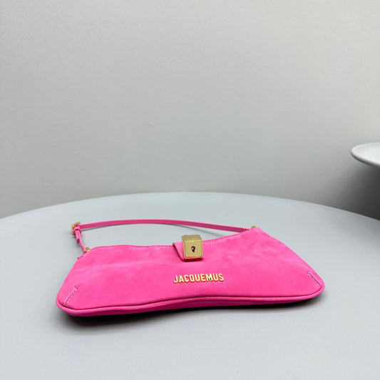 Pronta Entrega – Bolsa Modelo Jacquemus Le Bisou Cadenas de Camurça