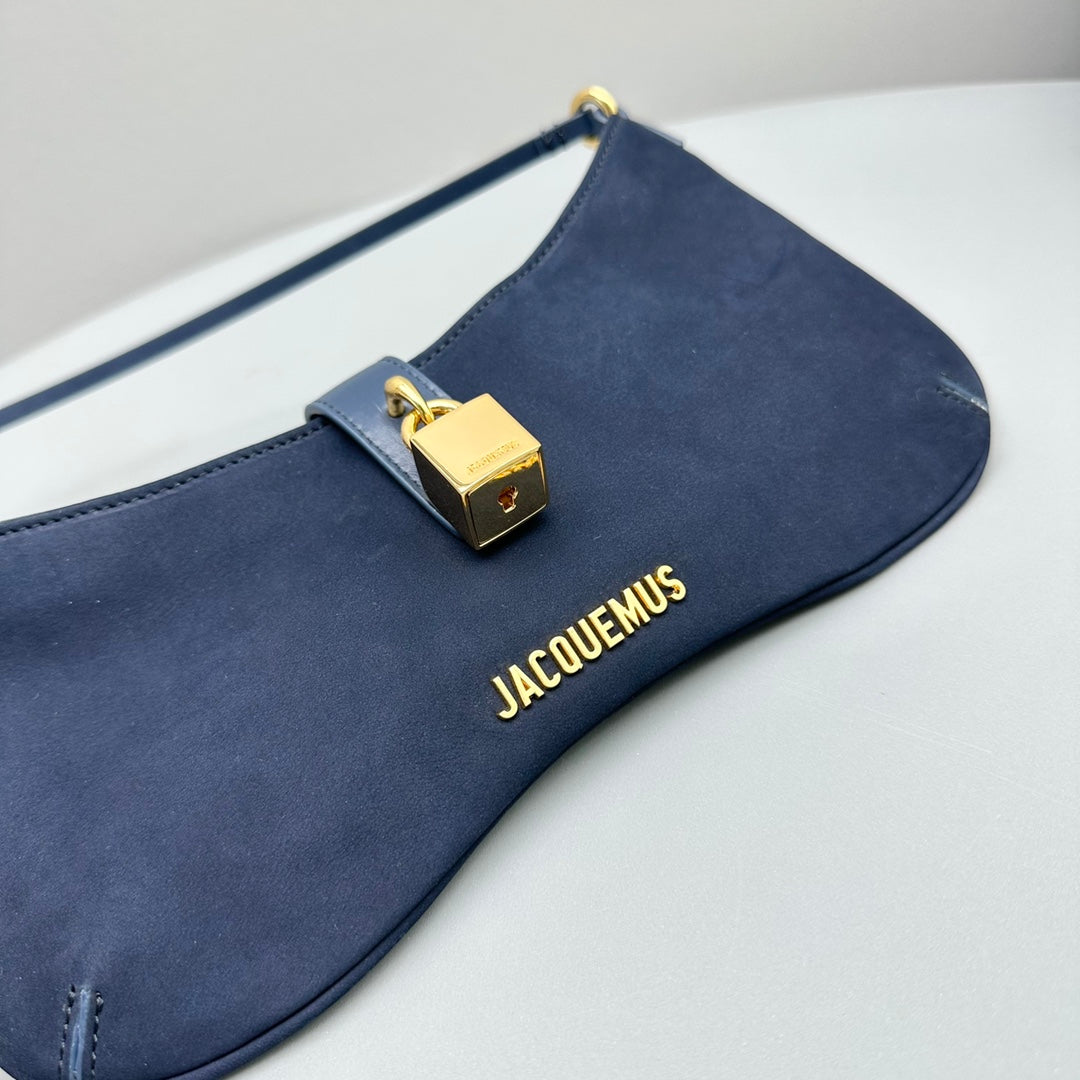 Pronta Entrega – Bolsa Modelo Jacquemus Le Bisou Cadenas de Camurça