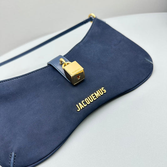 Pronta Entrega – Bolsa Modelo Jacquemus Le Bisou Cadenas de Camurça