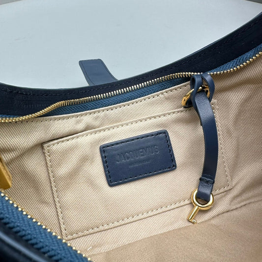 Pronta Entrega – Bolsa Modelo Jacquemus Le Bisou Cadenas de Camurça