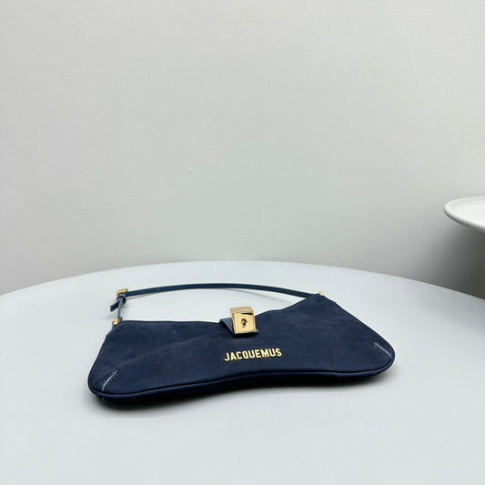 Pronta Entrega – Bolsa Modelo Jacquemus Le Bisou Cadenas de Camurça