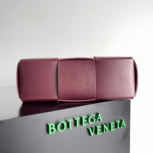Pronta Entrega – PRONTA-ENTREGA – Bolsa Modelo Bottega Arco