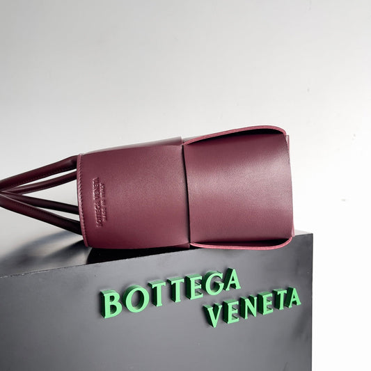 Pronta Entrega – PRONTA-ENTREGA – Bolsa Modelo Bottega Arco