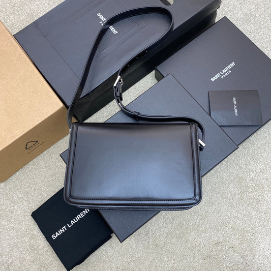 Pronta Entrega – Bolsa Modelo Yves Saint Laurent  São Loureiro Couro com Logotipo