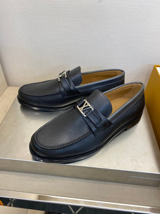 Pronta Entrega – Sapato Modelo LV
