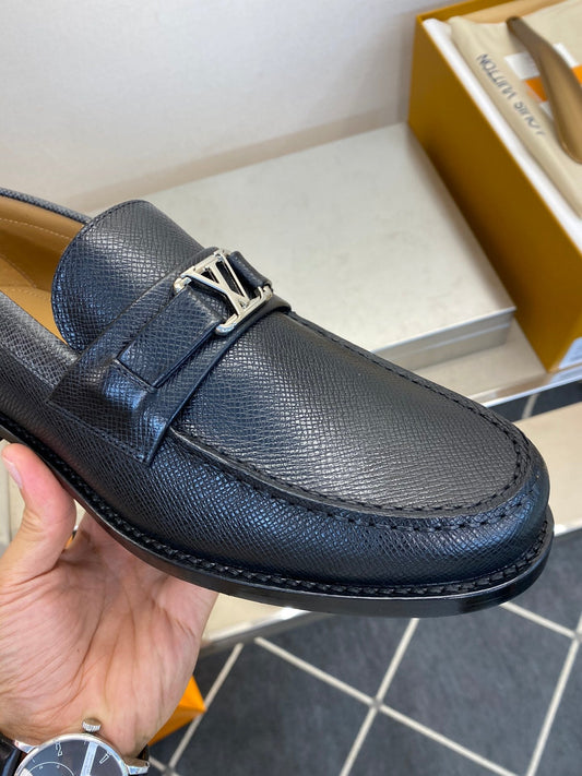 Pronta Entrega – Sapato Modelo LV