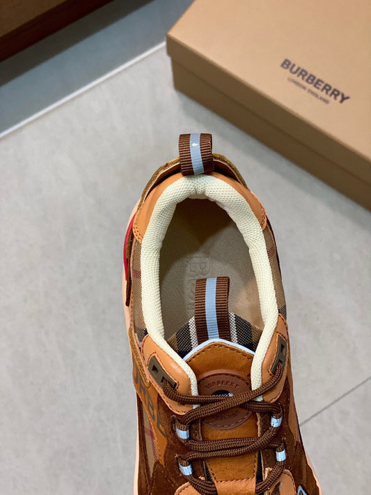 Pronta Entrega – Tênis Modelo Burberry